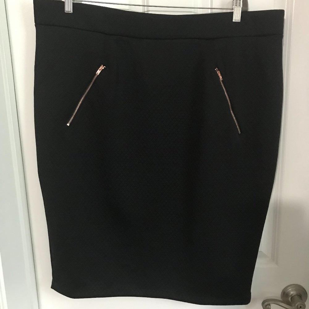 Black pencil skirt (with pockets!) by Ashley Nell Tipton sz 2X  Super Chic!